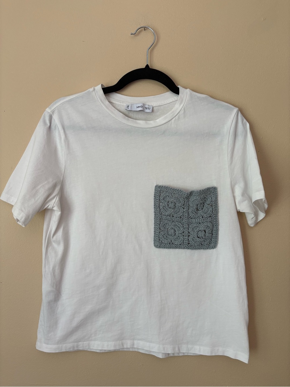 Mango White Cotton Tee with Textured Blue Pocket Size Small Casual Minimalist